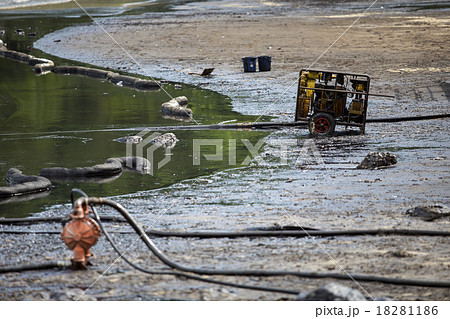 Crude oil on oil spill 18281186
