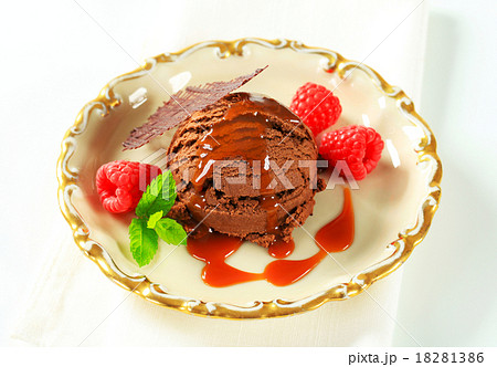 Ice cream with caramel sauce and raspberries Ice cream with caramel sauce and raspberries 18281386