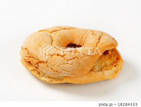 Ring-shaped bread roll Ring-shaped bread roll 18284333