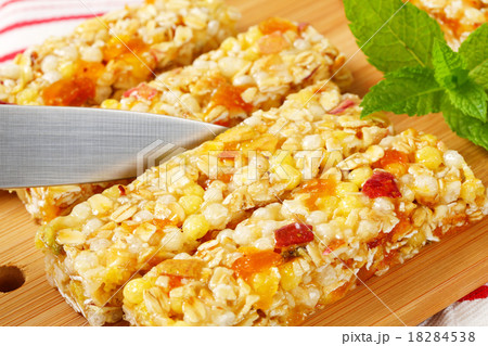 Apricot and apple cereal bars Apricot and apple cereal bars 18284538