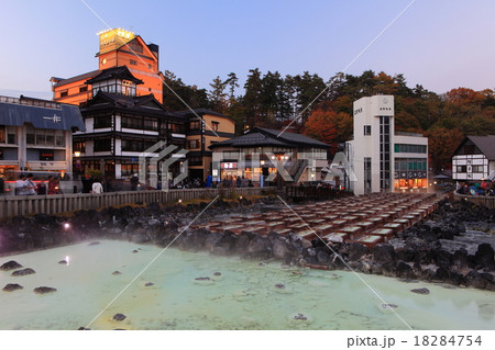 草津温泉湯畑夜景 18284754