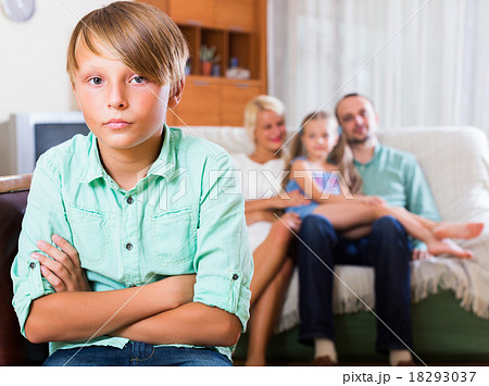 Child offended by the parents 18293037