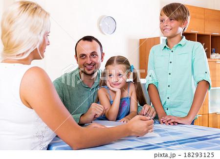 Young family and the agent 18293125