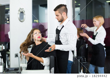 girl has a fight with barber 18294442