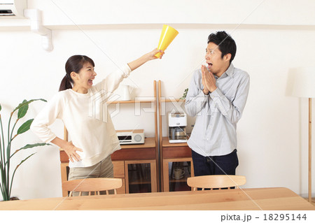 若い夫婦 18295144