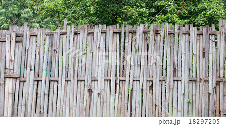 old bamboo fence 18297205