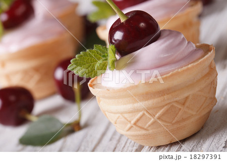 tartlets with soft cream and cherries macro tartlets with soft cream and cherries macro 18297391