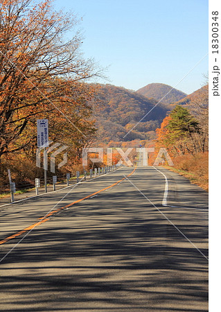 榛名山の直線道路 18300348