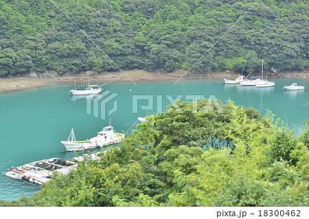 入り江の港と青い海/長崎県 新上五島町 入り江の港と青い海/長崎県 新上五島町 18300462