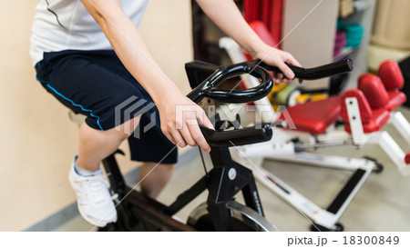 スポーツジム 18300849