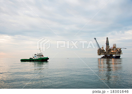 Oil rig being tugged in the sea 18301646