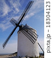 ラ・マンチャ地方の風車 18304123