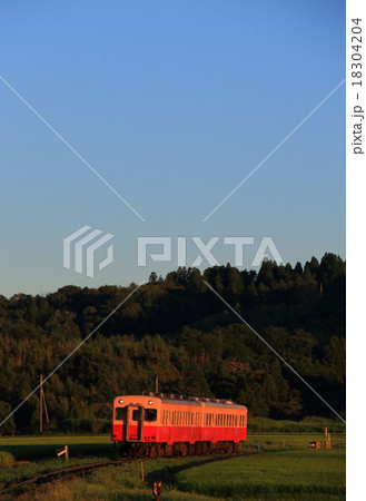 夕暮れの小湊鉄道 18304204