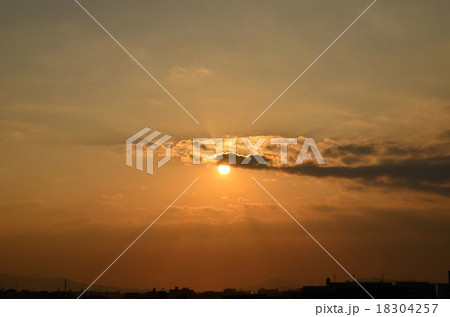 夕日、夕陽、夕焼け 夕日、夕陽、夕焼け 18304257