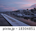 雪の鴨川 18304851