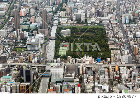 東京都江東区の猿江恩賜公園付近を空撮 18304977