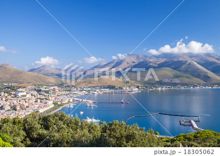 Bay of Gaeta commune, Italy. Summer morning 18305062