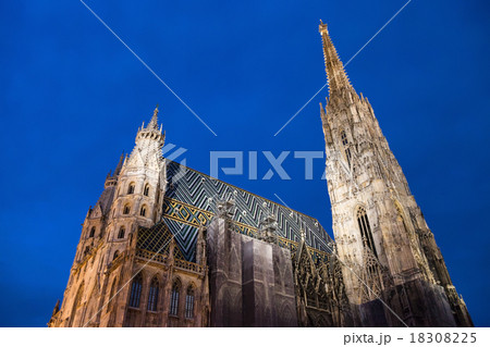 St Stephen Cathedral (Stephansdom) in night Vienna 18308225