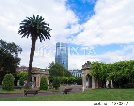 スペイン、ビルバオの町並み 18308529