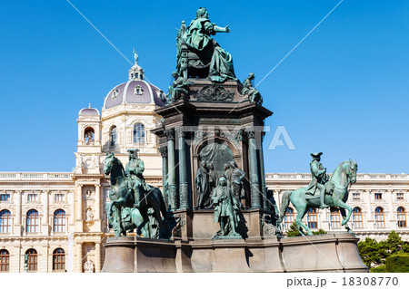 Maria Theresa Statue and Naturhistorisches Museum 18308770
