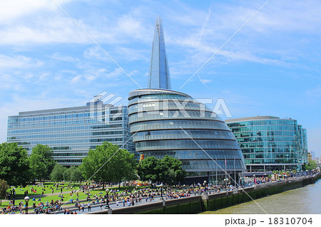 ロンドン紀行　その４２　　：　　市庁舎　　：　　麗しき現代建築　その５ 18310704