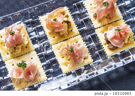 レーズンバターと生ハムクラッカー 18310965