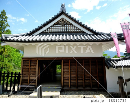 上田城跡の櫓門 18312755
