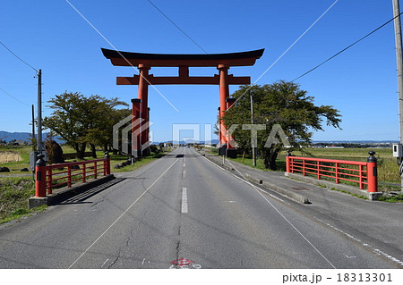 東北一の羽黒山大鳥居 東北一の羽黒山大鳥居 18313301