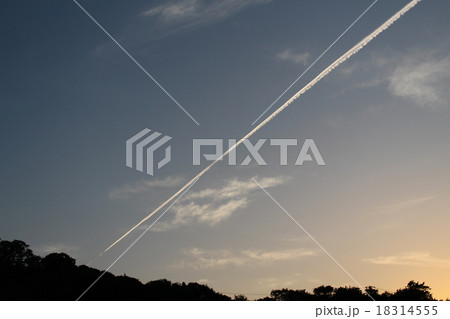 飛行機雲 飛行機雲 18314555