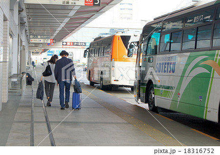 朝の羽田空港　旅客ターミナル付近 18316752