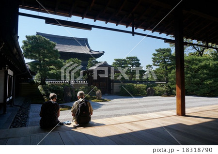 京都「建仁寺」本坊方丈：砂紋の美しい大雄苑 18318790