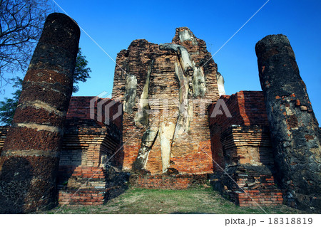 Ancient ruins of wall and pillar in Sukhothai Ancient ruins of wall and pillar in Sukhothai 18318819