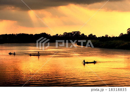 Local fishing boat in dusk at Chao Phraya River Local fishing boat in dusk at Chao Phraya River 18318835