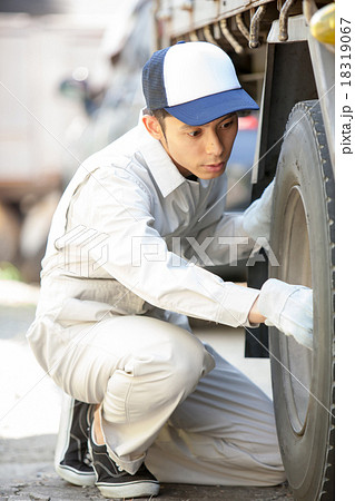 an affectionate father 18319067