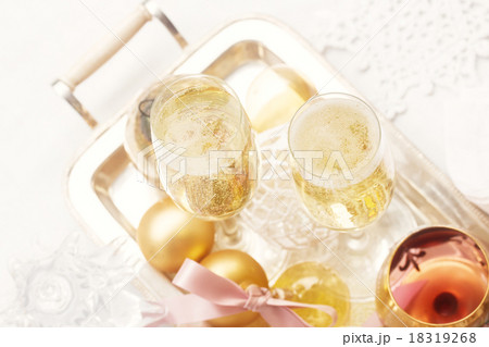 Christmas champagne Christmas champagne 18319268