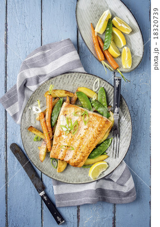 Salmon Filet with Vegetable Salmon Filet with Vegetable 18320739