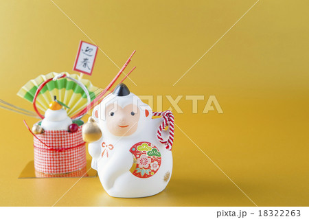 申年の年賀 18322263