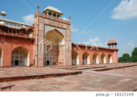 Tomb of Akbar the Great, India Tomb of Akbar the Great, India 18325349