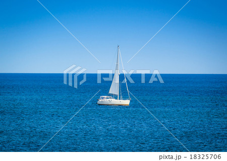 Small sailboat on the ocean 18325706