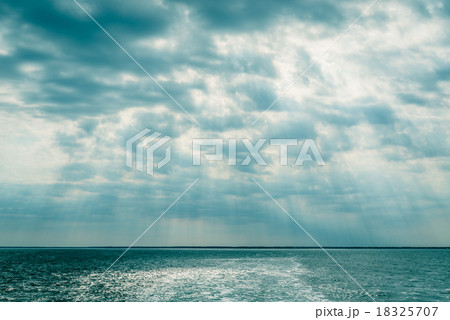 Clouds over the ocean with sunbeams 18325707