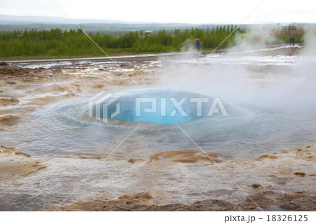 Bubble before the eruption of the geyser Strokkur Bubble before the eruption of the geyser Strokkur 18326125