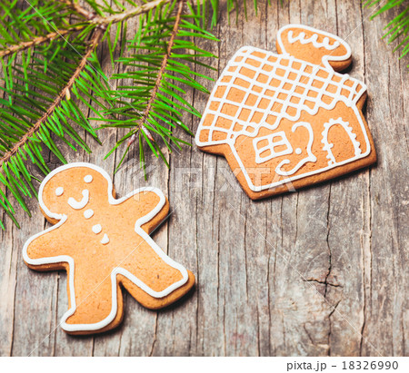 Gingerbreads and fir tree Gingerbreads and fir tree 18326990