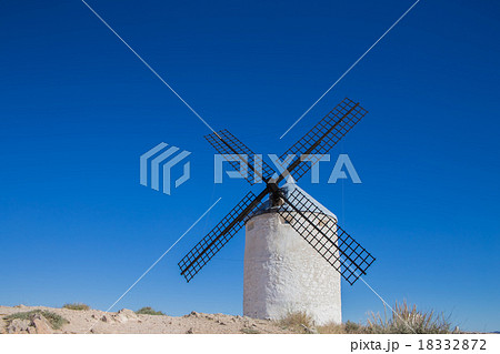 スペイン ラ マンチャの風車の写真素材