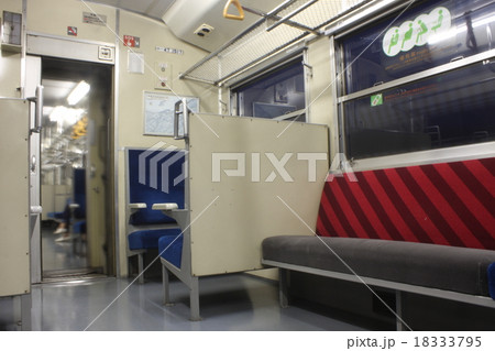 電車の車内1 18333795
