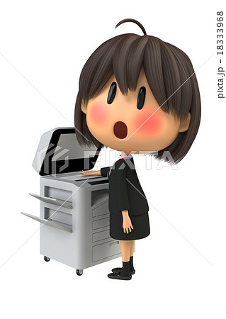 コピー機を使う赤面した女性スタッフ 18333968