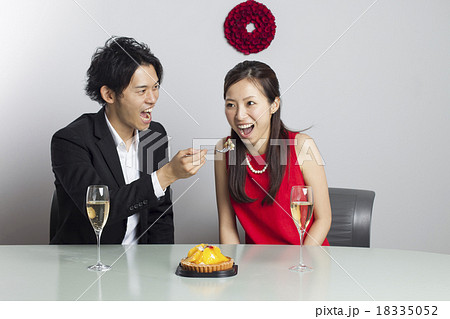 クリスマス　ケーキ　恋人 18335052
