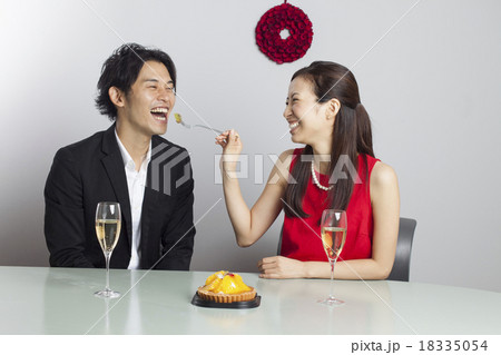 クリスマス　ケーキ　恋人 18335054