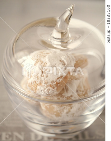 スノーボール　ガラスリンゴバージョン（縦位置アップ） 18335160