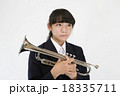 トランペット女子高生 18335711