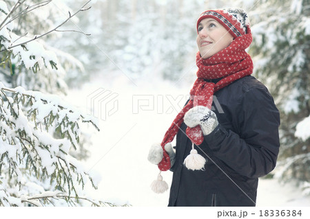 winter fun girl holiday portrait nature 18336384